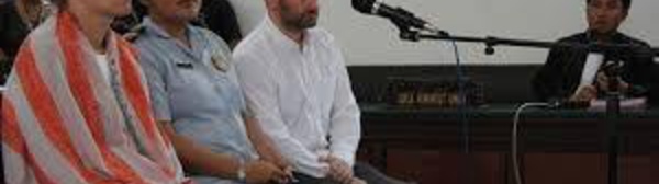 Indonésie: quatre mois de prison requis contre les deux journalistes français