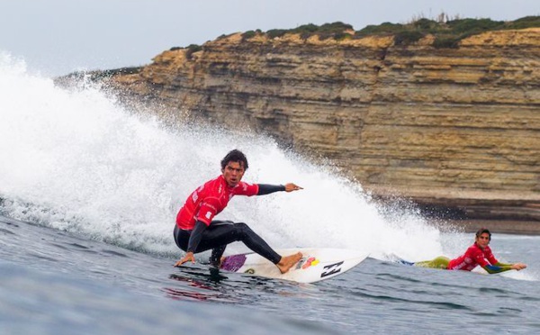 Surf International – Championnats du monde junior : Mateia Hiquily qualifié pour le round 4 !