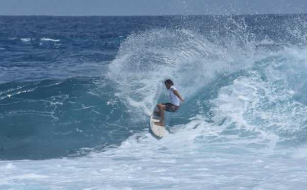 Mihimana Braye et Enrique Ariitu derniers rescapés tahitiens au Rangiroa Pro