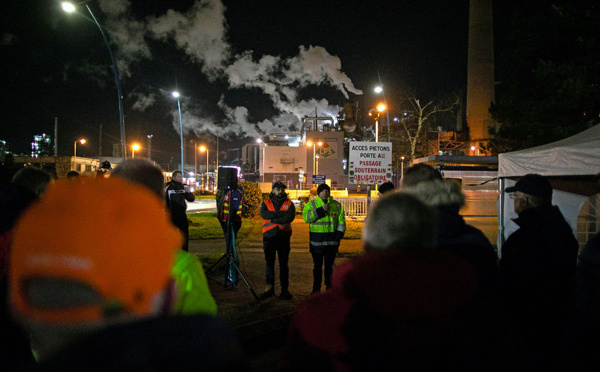 Retraites: une raffinerie lève le blocage, appel à mobilisation de la jeunesse