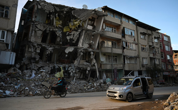 Frappes russes massives en Ukraine, au moins six morts