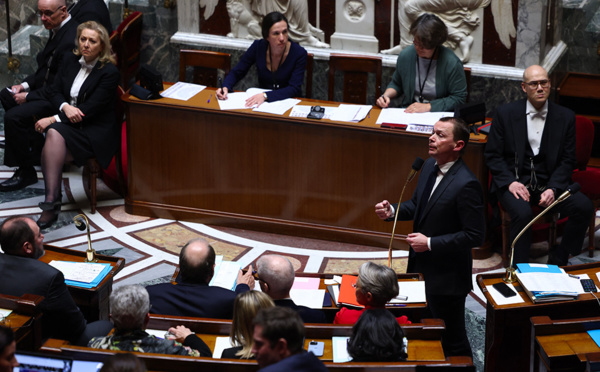 Retraites: le gouvernement passe par un vote bloqué sur l'ensemble du texte devant le Sénat