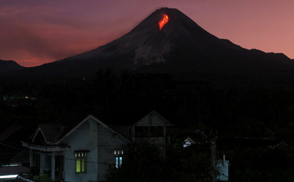 Indonésie: des villages recouverts de cendres après une éruption du volcan Merapi