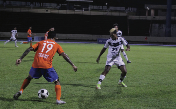 Dragon enchaîne contre Vénus, Pirae surpris par Punaruu