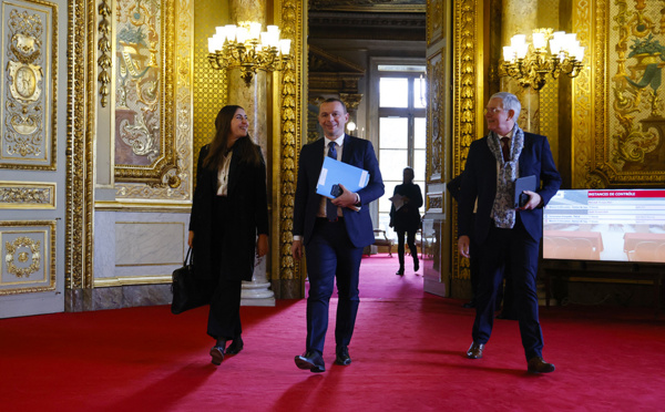 Retraites: sans surprise, les 64 ans validés en commission mixte paritaire