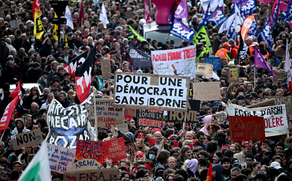 Retraites: l'exécutif cherche une voie de sortie dans un climat électrique