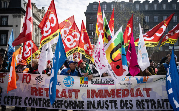 Retraites: de retour dans la rue, les syndicats réclament en vain une "médiation"