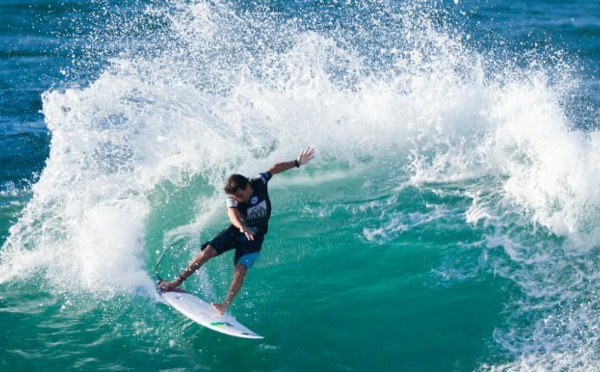 Surf International : Jérémy Florès bataille dans le WQS pour espérer rester dans le WCT en 2015.