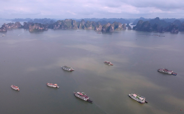 Crash d'un hélicoptère de tourisme au Vietnam: 4 morts, une personne toujours portée disparue