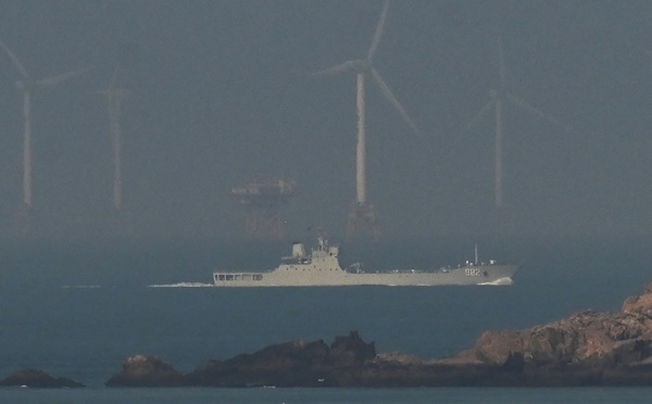 Des aéronefs et navires de guerre chinois toujours autour de Taïwan