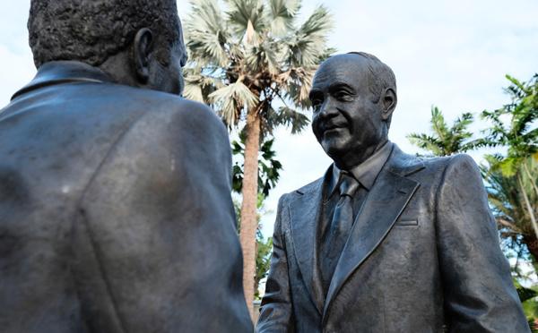 Nouvelle-Calédonie: Inauguration d'une salle Lafleur-Tjibaou à l'Assemblée nationale