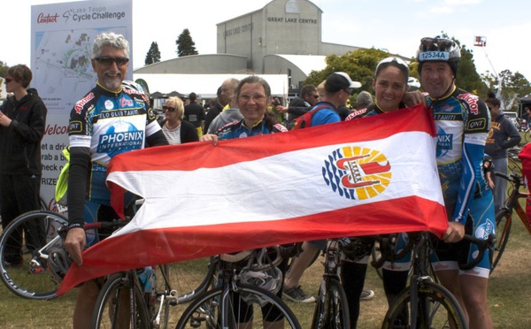 Vélo sur route – Challenge Lake Taupo (NZ) : le VCT participe avec près de 13 000 cyclistes du pacifique