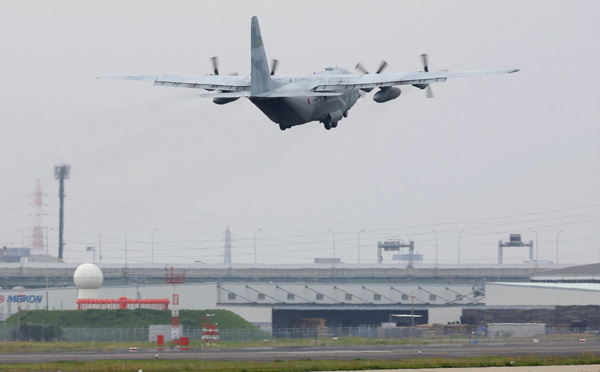 Les étrangers évacués en masse du Soudan, au bord du "précipice" selon l'ONU