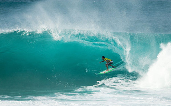 Surf – Vans World Cup of Surfing : Michel Bourez gagne en finale contre 3 Hawaiiens.