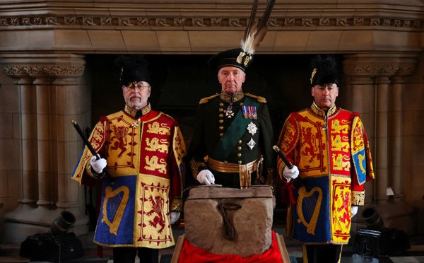 La "pierre du destin" en route pour le couronnement de Charles III