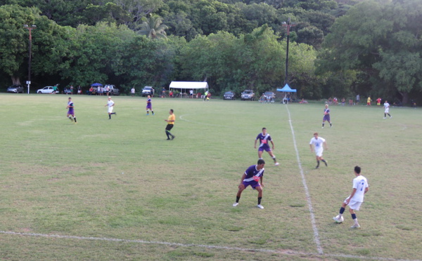 Tapuhute vaillant face à Tiare Hinano