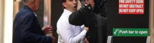 Prise d'otages de Sydney: un drapeau islamique noir déployé, sortie de cinq personnes