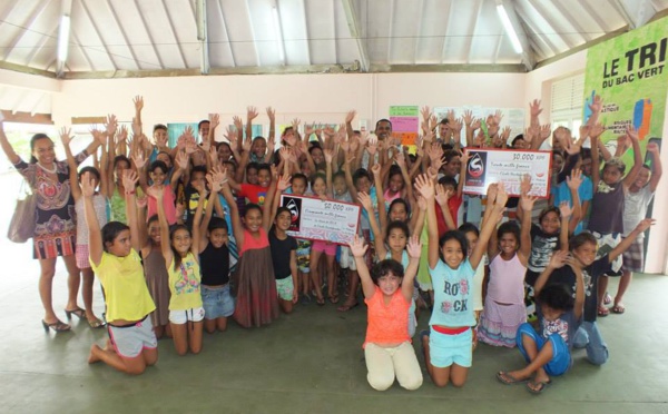 Teva i uta : Un logo 'āpī et une devise "pour toujours !"