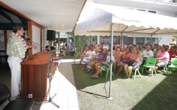 Remise de bons d’aides en matériaux à plusieurs familles