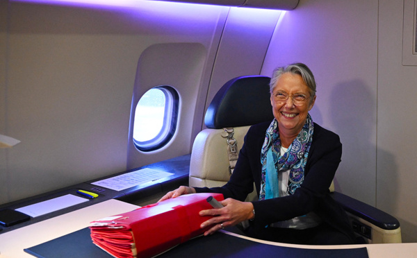 Borne en visite à La Réunion au chevet du "quotidien" de ses habitants