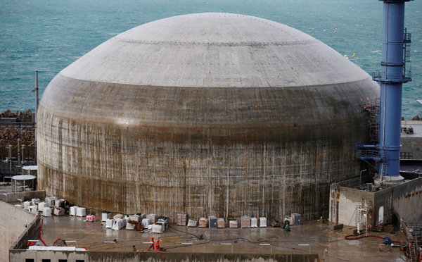 Le Parlement adopte largement la loi de relance du nucléaire
