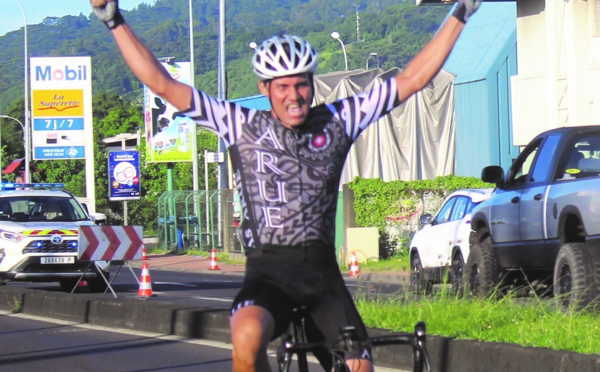 Patrick Costeux honore son club de Arue