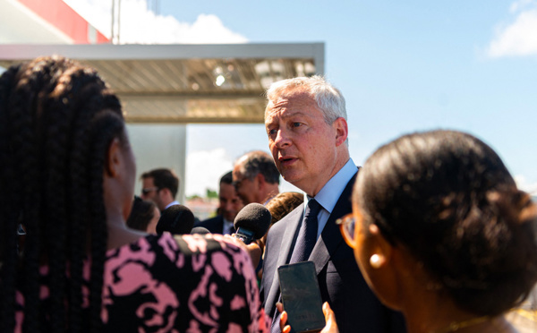 En Guadeloupe, Bruno Le Maire soutient l'extension du port et fustige la décroissance