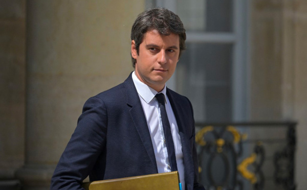 Fraude sociale: un vaste plan avec une mesure phare, fusionner carte Vitale et carte d'identité