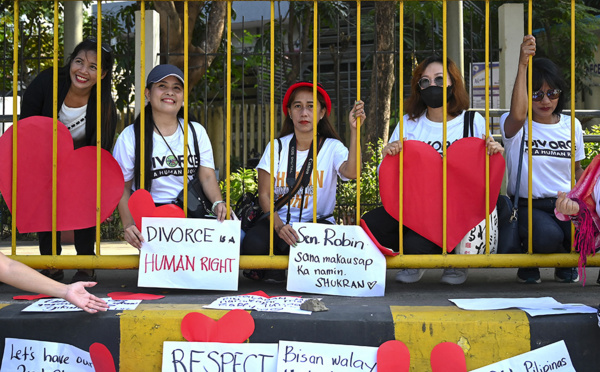 "Nous voulons être libres": les femmes philippines réclament le droit de divorcer