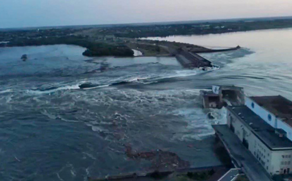 Ukraine : des centaines d'évacués après la destruction partielle d'un barrage