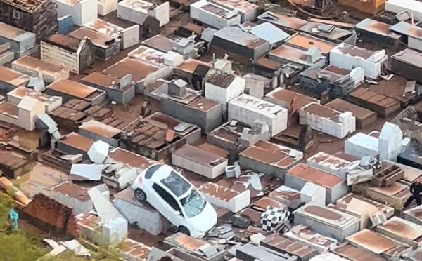 Brésil: un cyclone fait 13 morts, trois disparus près de Porto Alegre
