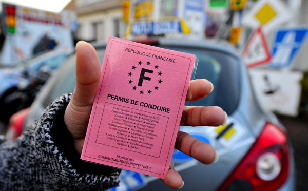 Le gouvernement va permettre de prendre le volant seul dès 17 ans