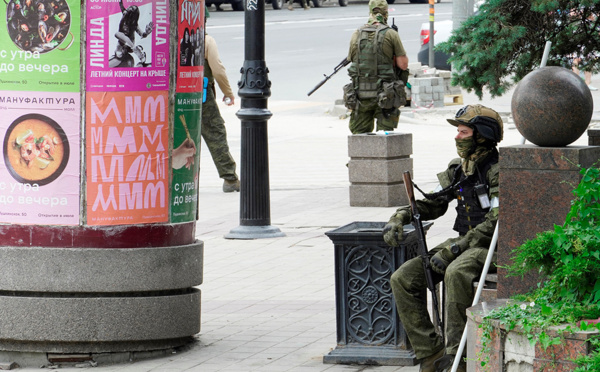 Russie: "trahi" par Wagner, Poutine craint une "guerre civile" et met en garde l'Occident