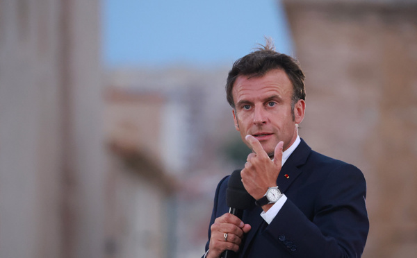 Macron termine son marathon marseillais en s'attaquant au logement insalubre