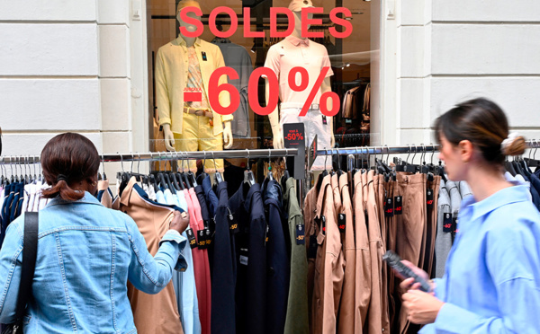 Coup d'envoi des soldes d'été dans un contexte morose pour le prêt-à-porter