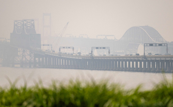"Les enfants ne tiennent plus": au Canada, vivre avec la fumée des incendies