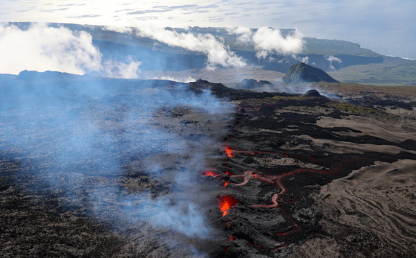 La Réunion: première éruption de l'année pour le Piton de la Fournaise