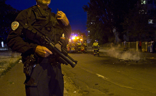 Emeutes en Guyane: un homme tué par une balle destinée aux policiers