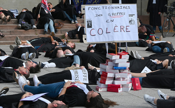 "Invisibles de la justice": les greffiers "en colère" sont en grève nationale