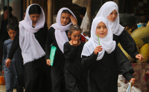 Afghanistan: les autorités talibanes ordonnent la fermeture des salons de beauté