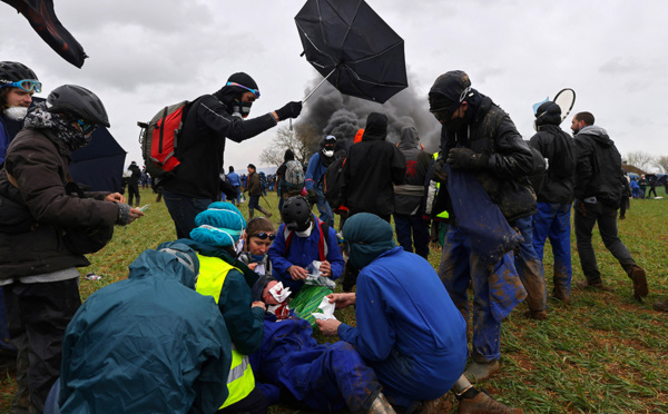 Sainte-Soline: un rapport pointe la responsabilité de l'Etat et un usage "disproportionné" des armes