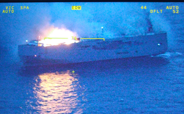 Près de 500 voitures électriques à bord du cargo en feu au large des Pays-Bas