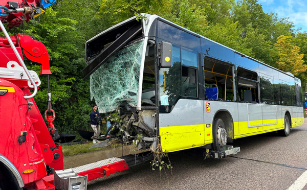 Yvelines: deux morts dans un accident de bus, un automobiliste en garde à vue