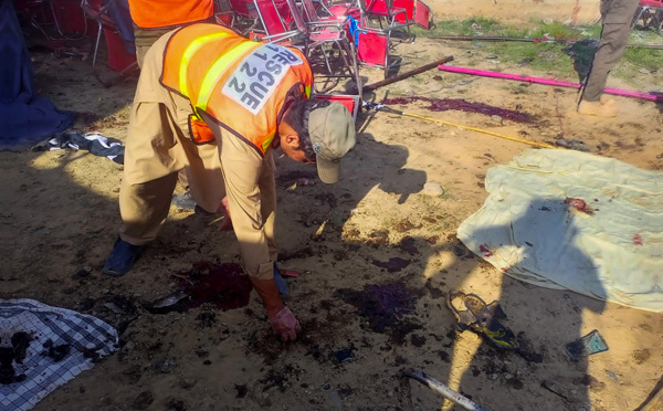 Pakistan: le site de l'attentat suicide qui a fait 47 morts passé au peigne fin