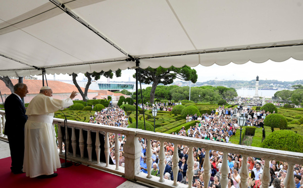A Lisbonne, le pape appelle l'Europe à "bâtir des ponts" pour la paix en Ukraine