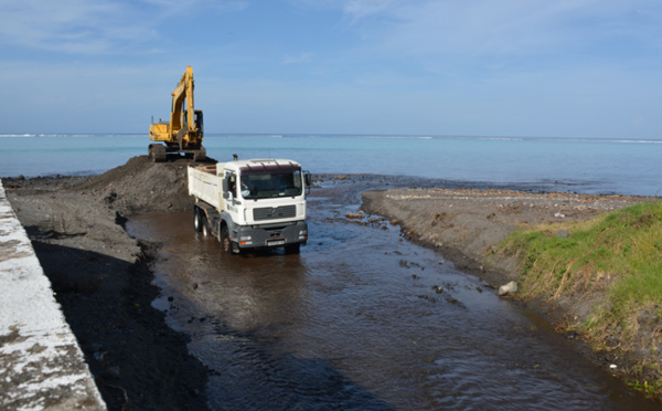Le curage "border line" de la rivière Tiapa 