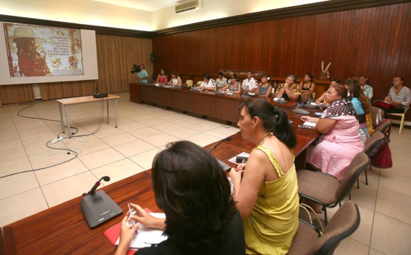 La ministre de la Condition féminine réunit les associations du Pays pour préparer la journée de la femme