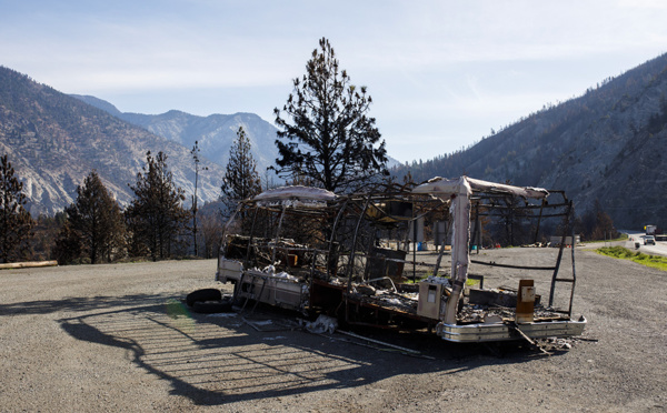 Evacuation de Yellowknife dans le Grand Nord canadien en raison des feux de forêt