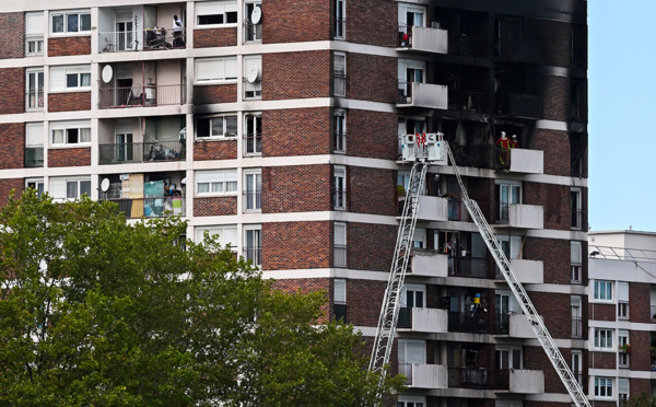 Près de Paris, trois morts dont un adolescent et des blessés dans l'incendie d'un immeuble