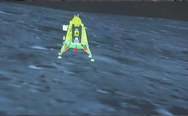 "Jour historique" pour l'Inde, après l'alunissage de la mission Chandrayaan-3 près du pôle Sud